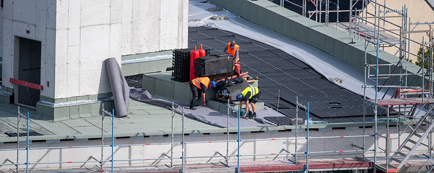common signs your commercial roof needs repairs in omaha